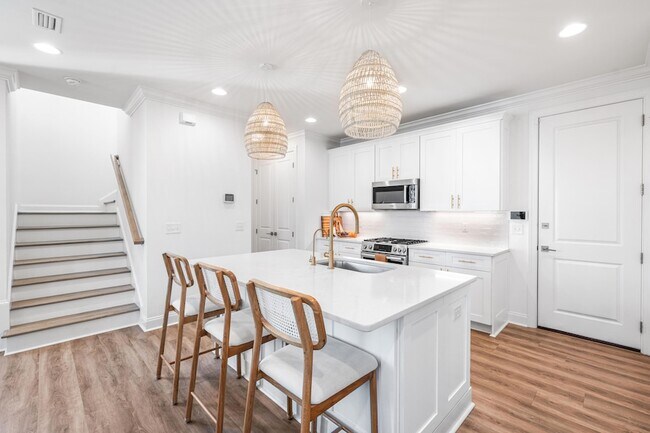 Building Photo - 229 Windrow Way