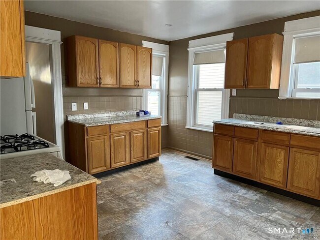 Building Photo - 265 Bunnell St