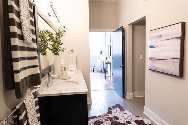 Building Photo - 1260 W 4th St