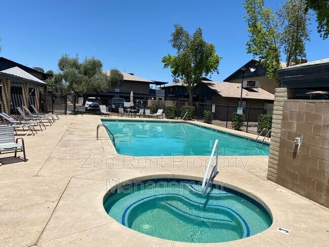 Building Photo - 286 W Palomino Dr