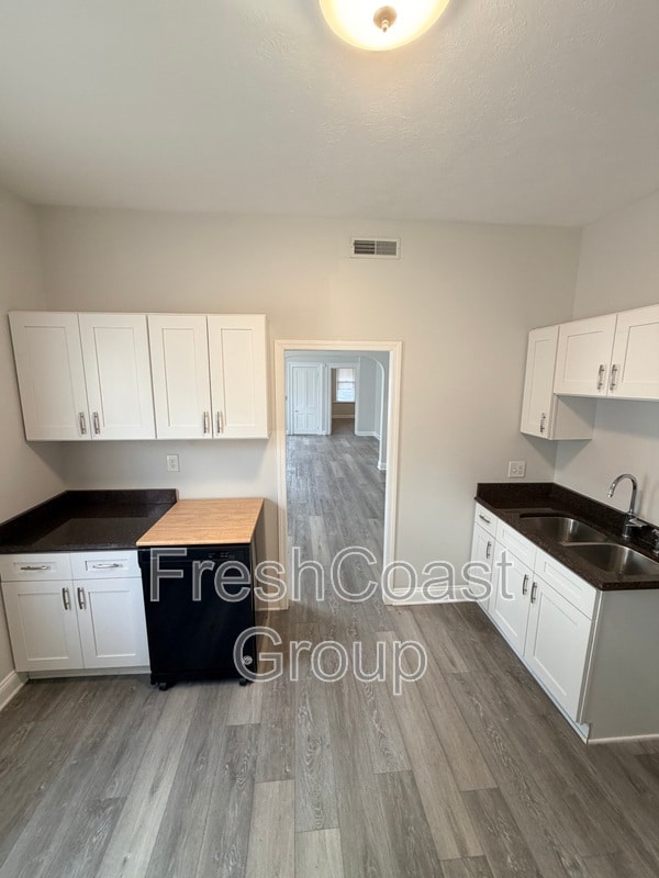 Building Photo - 2049 W 28th St