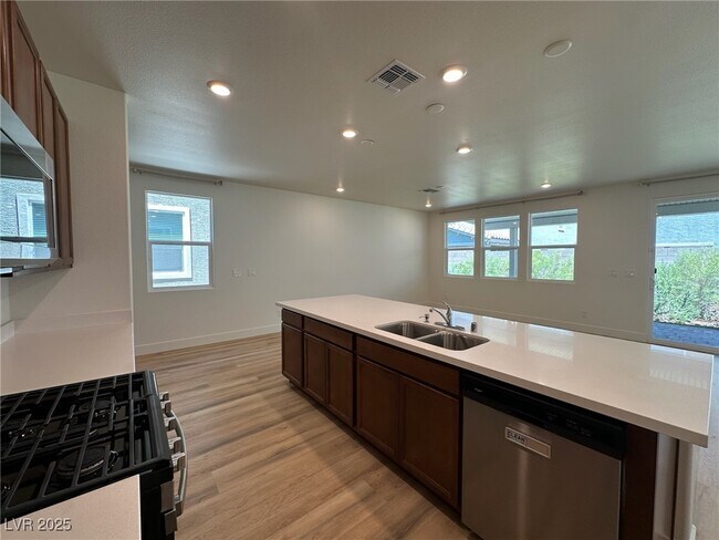 Building Photo - 6988 Sylmar Ave