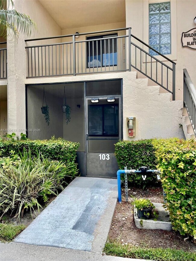 Building Photo - 16461 Blatt Blvd