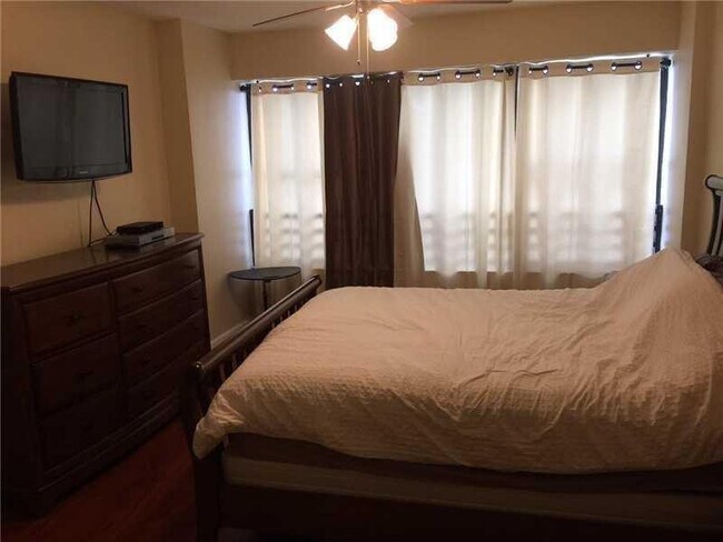 Building Photo - 3800 Galt Ocean Dr