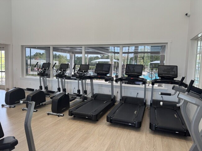 Building Photo - "Spacious 4-Bed Oasis with Granite Finishes & Guest Suite in Jacksonville!"