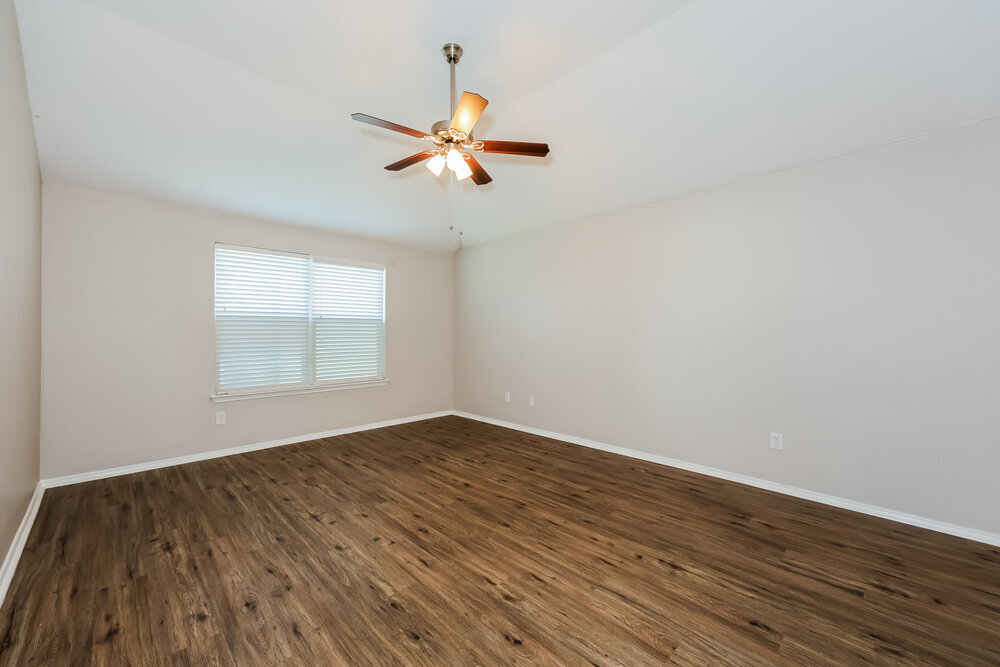 Building Photo - 3020 Meadowbrook Dr