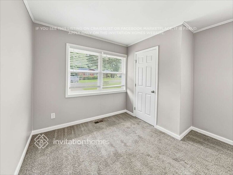 Building Photo - 8490 Meadowbrook Dr