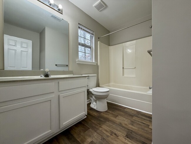 Building Photo - 3746 Glenwood Dr