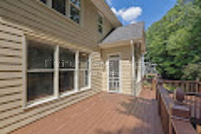 Building Photo - 230 Graystone Way