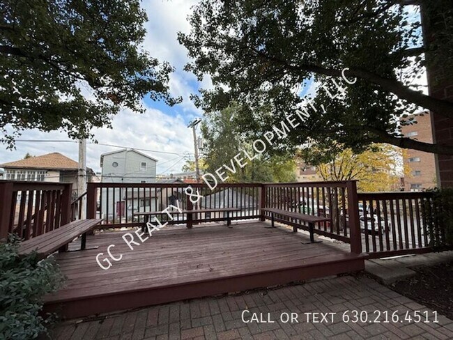 Building Photo - 220 Des Plaines Ave