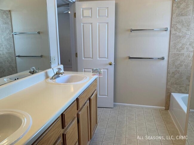 Building Photo - 4145 Autumn Heights Dr