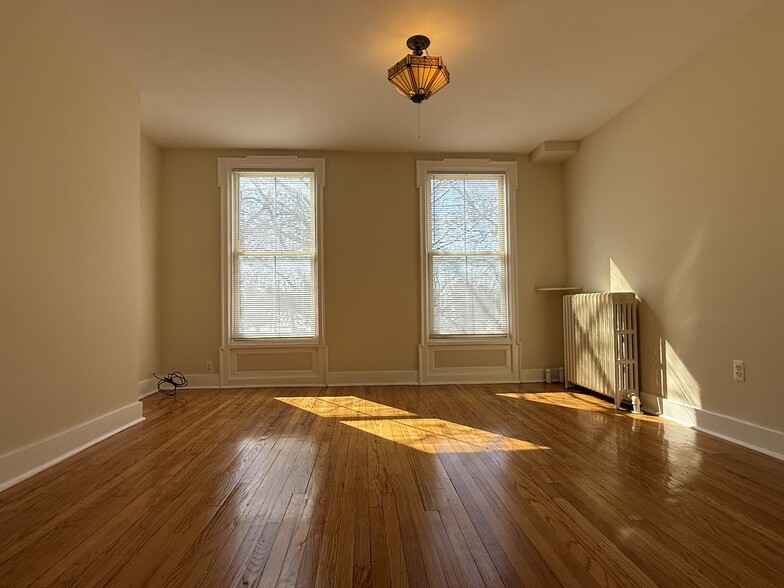 Building Photo - 253 Park Ave