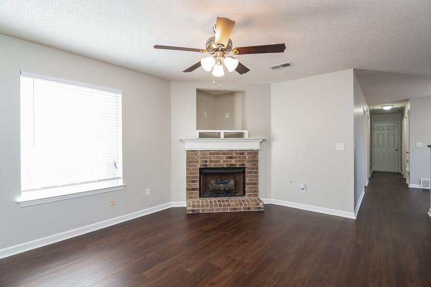 Building Photo - 10049 Mill Hill Ave