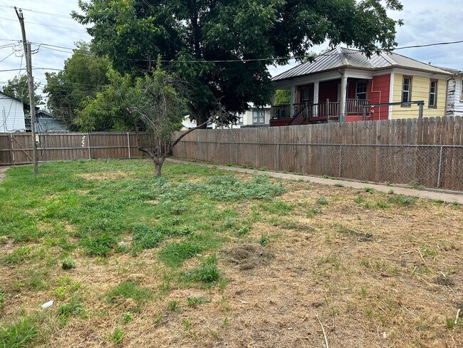 Building Photo - Apartment for rent