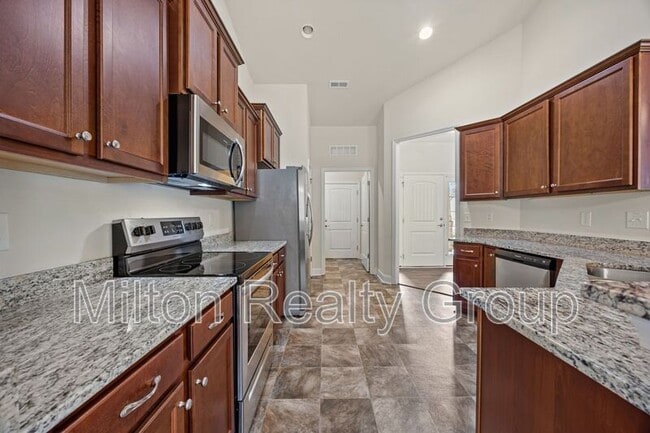 Building Photo - 178 Woodwater Cir