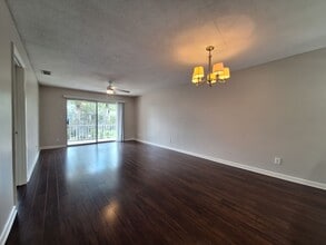 Building Photo - Charming 2-Bedroom Condo in Scenic Winter ...