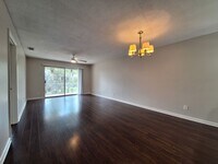 Building Photo - Charming 2-Bedroom Condo in Scenic Winter ...