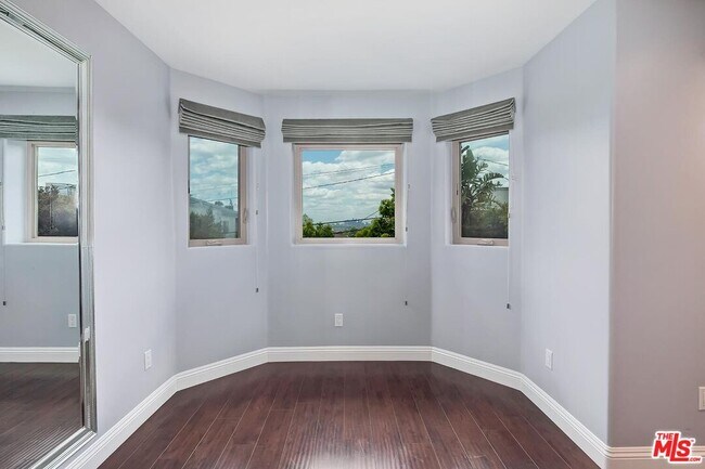 Building Photo - 1524 Reeves St