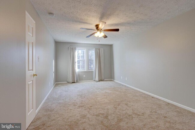 Building Photo - 7925 Carriage Dr