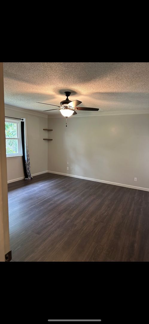 Building Photo - Home For Rent