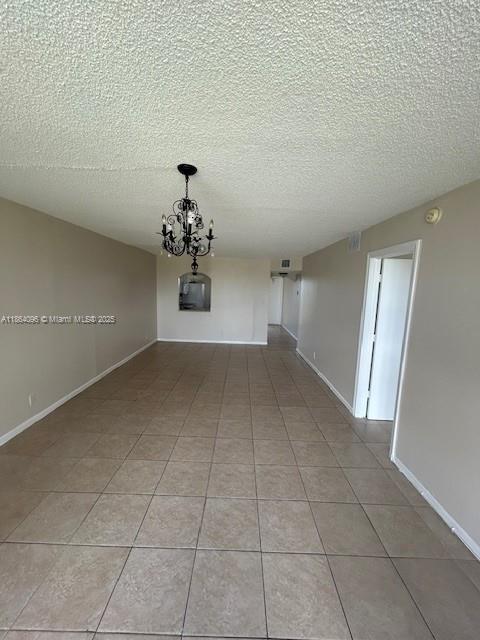 Building Photo - 2571 Aragon Blvd