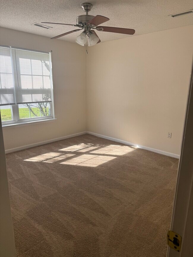 Building Photo - Newly renovated ranch home