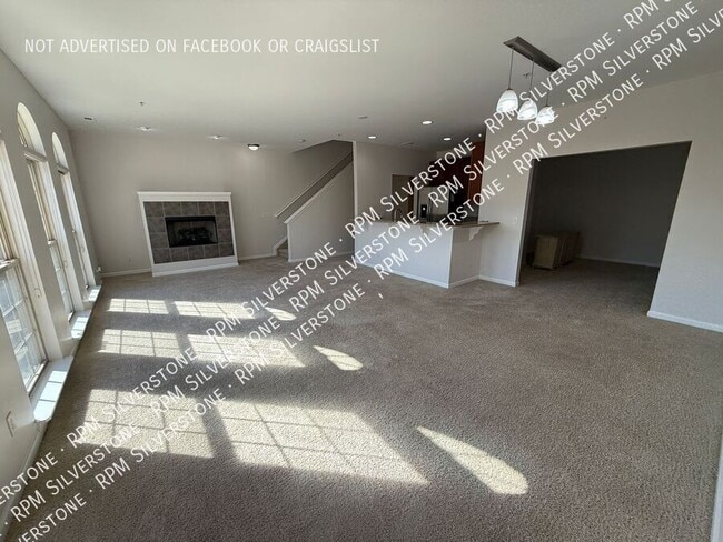 Building Photo - 3255 Camden Dr