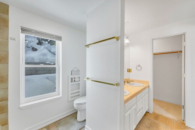 Building Photo - FULLY FURNISHED Home in the Mountains