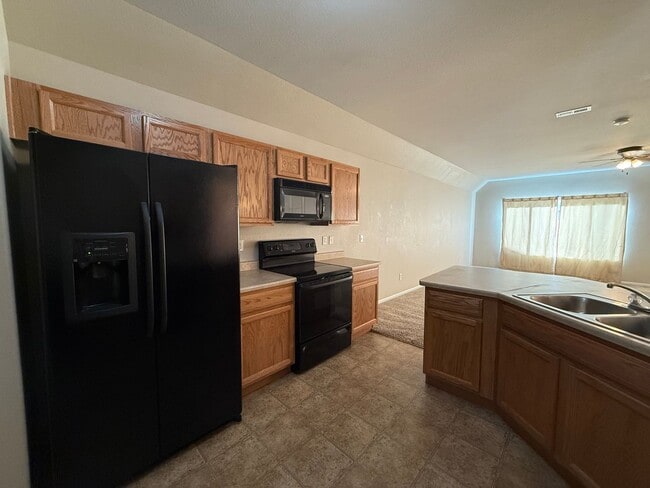 Building Photo - Nice Three Bedroom Townhome 80916