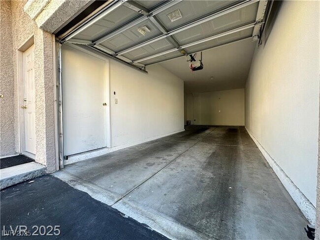 Building Photo - 10550 W Alexander Rd