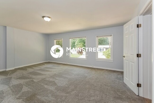 Building Photo - 4 Bedroom Pet-Friendly Home in Mableton, GA with Main Street Renewal