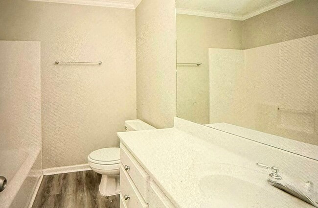 Building Photo - 260 Chestnut Dr