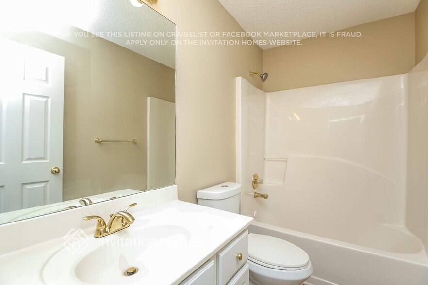 Building Photo - 1070 Soaring Dr NE