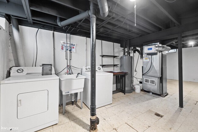 Building Photo - 8439 Hickory Dr