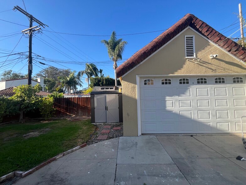 detached garage - 5761 W Olympic Blvd