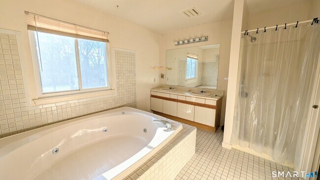 Building Photo - 69 Northwest Dr