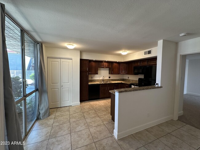 Building Photo - 1241 E Medlock Dr