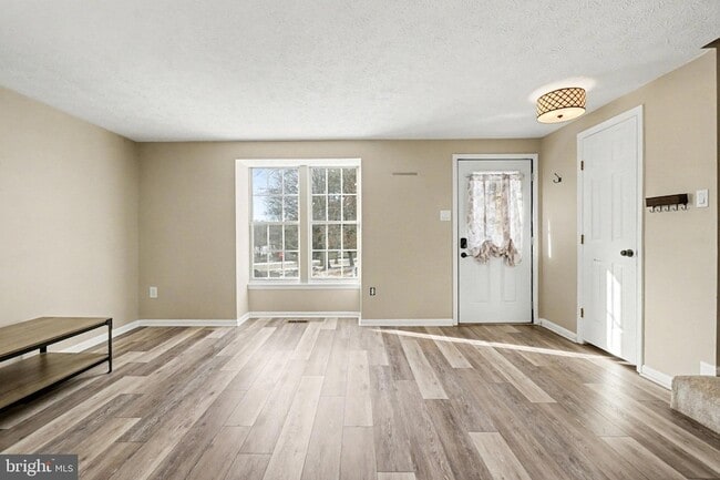 Building Photo - 1713 Chesterfield Square