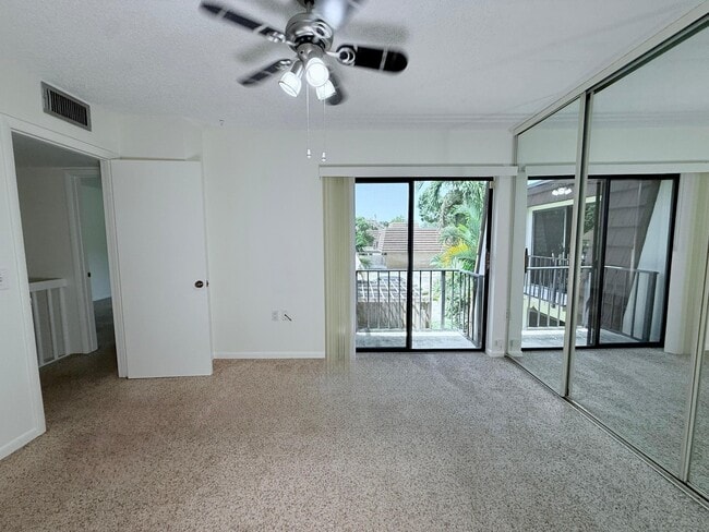 Building Photo - 710 7th Ln