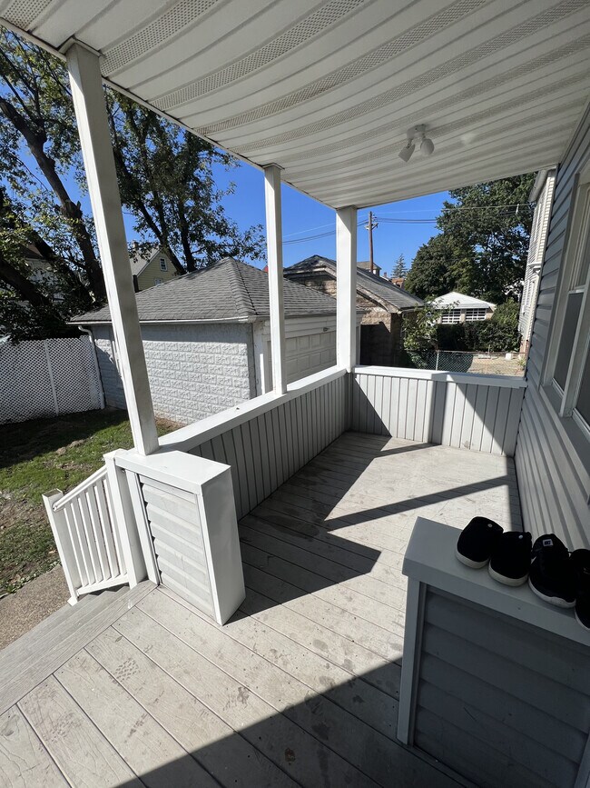 Building Photo - 138 4th Ave