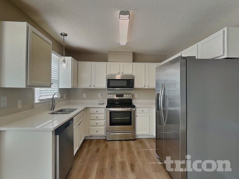 Building Photo - 713 Ilex Ct