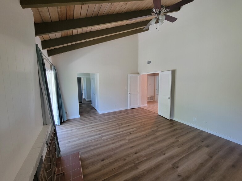 Building Photo - 11 Meadowsweet Way