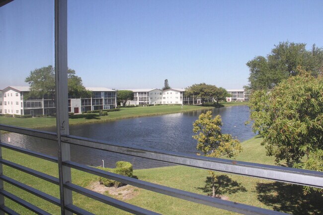 Building Photo - 454 Fanshaw K