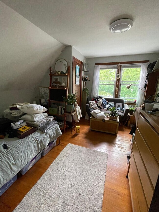 Building Photo - 17 Mapleton St