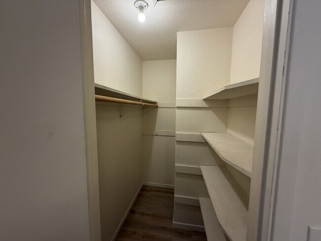 Building Photo - 3204 Apple St