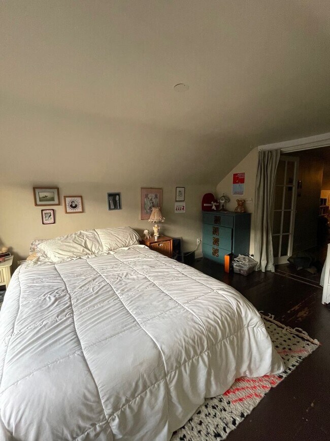 Building Photo - Beautiful 4-Bedroom Home in the Heart of Wallingford