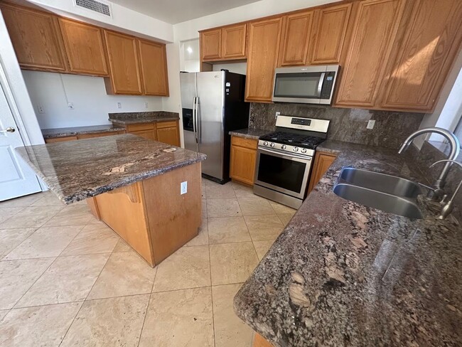 Building Photo - Gorgeous 4 bedroom Scottsdale home with POOL and 3 car garage