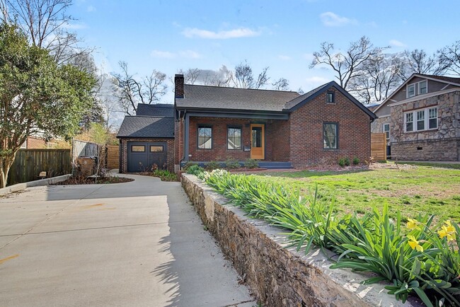 Building Photo - Stunning 5BR/3.5BA historic home located near Hillsboro Village!