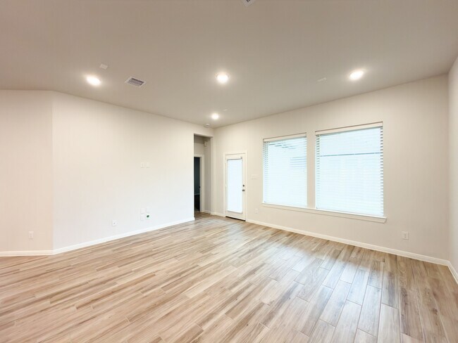 Building Photo - 42504 Rustico Rd