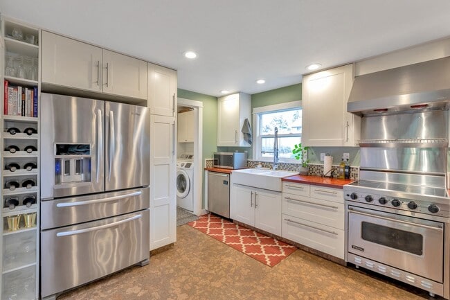 Building Photo - Wonderfully Updated Ranch Home in Bethany near Rock Creek, Westview High School and Sommerset W. ...